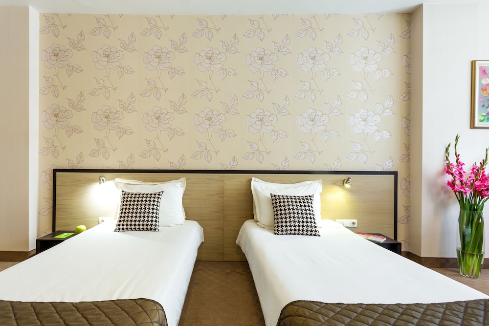 City Avenue Hotel 13/50