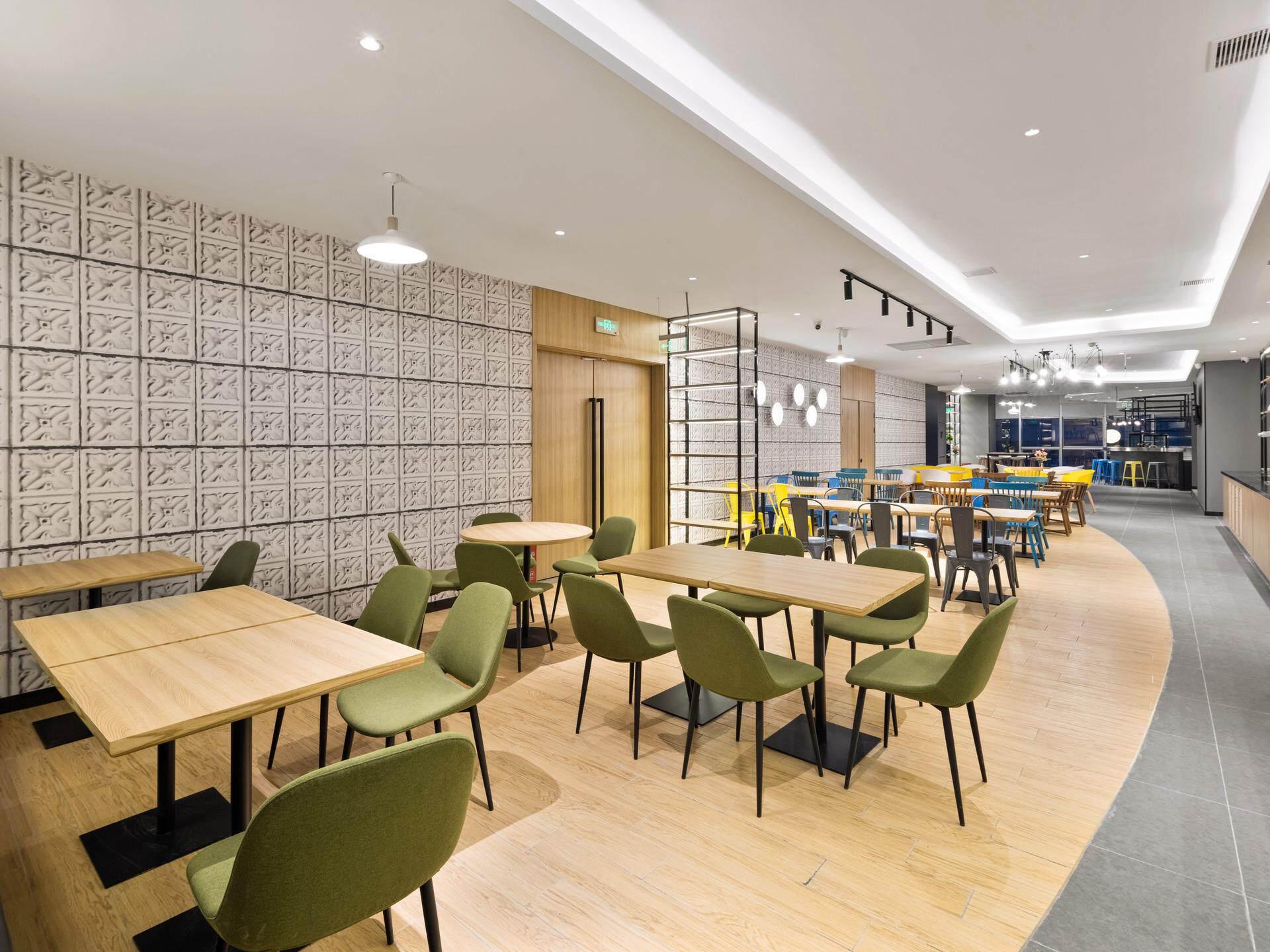 Ji Hotel (Chongqing Jiefangbei Pedestrian Street) 53/64