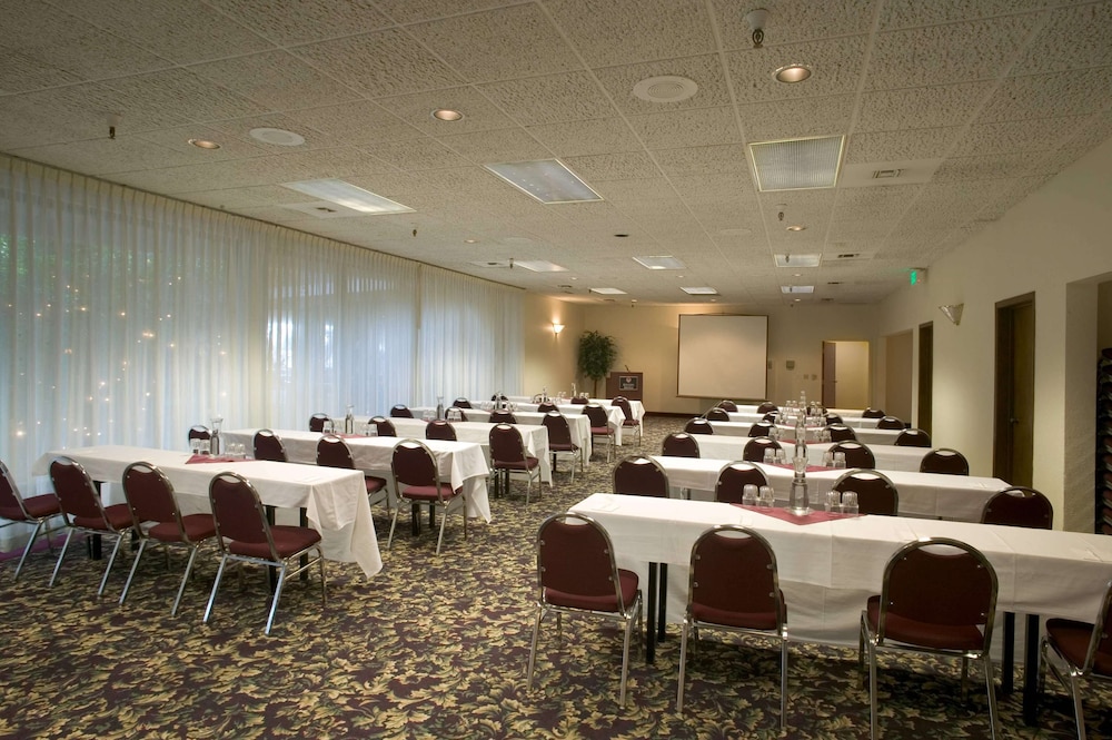 Red Lion Hotel Yakima Center 15/20
