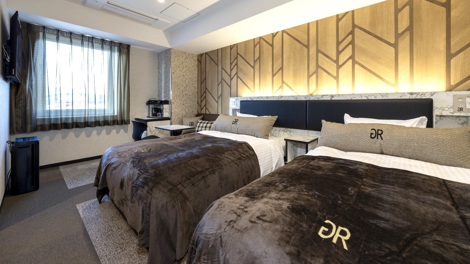 Room, Twin Beds, Smoking Type Not Guaranteed