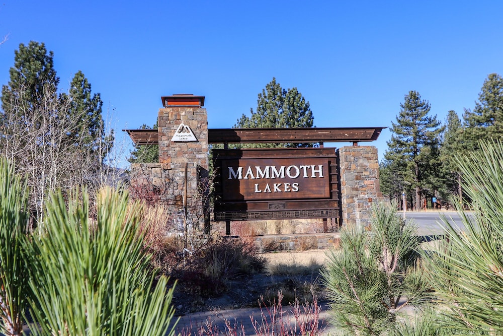 Mammoth Ski &amp; Racquet Club 2/50