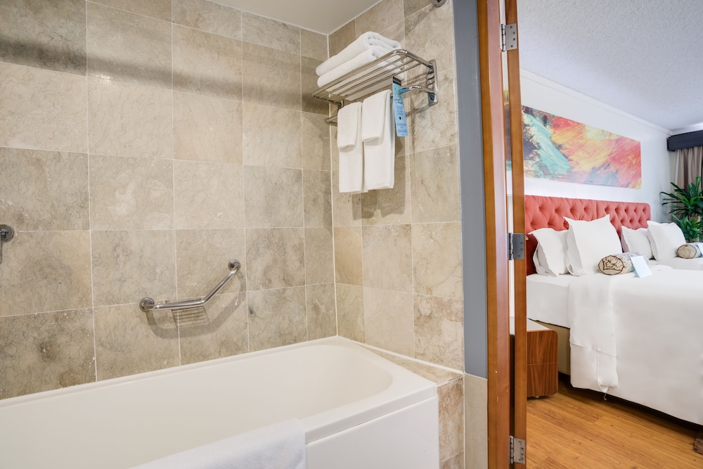 Guam Plaza Resort & Spa 67/69