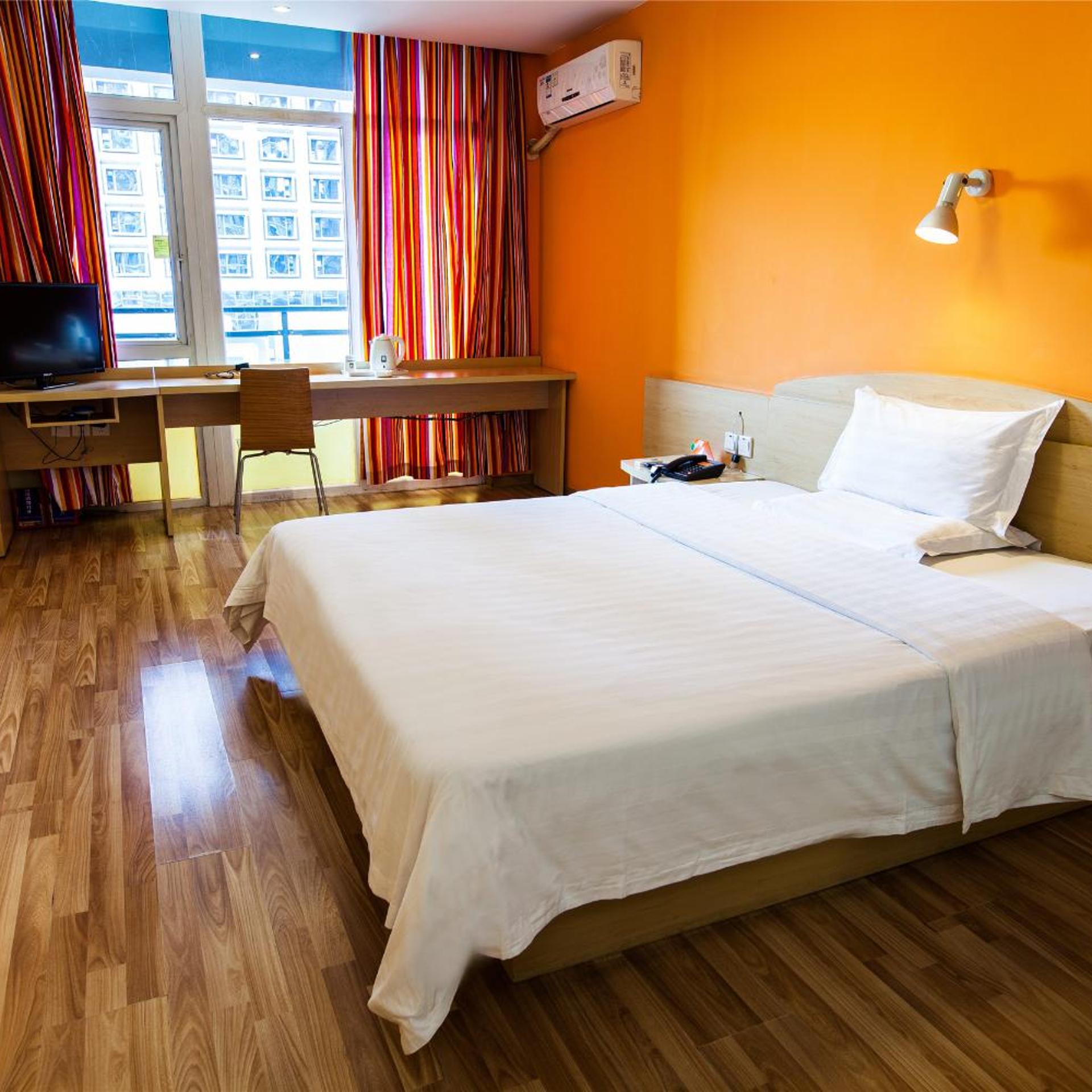 7 Days Inn (Beijing Liujiayao Metro Station) 15/50
