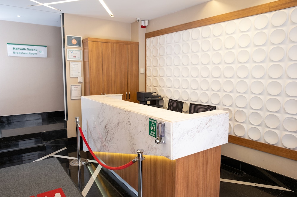 Elm Suite Hotel 3/41