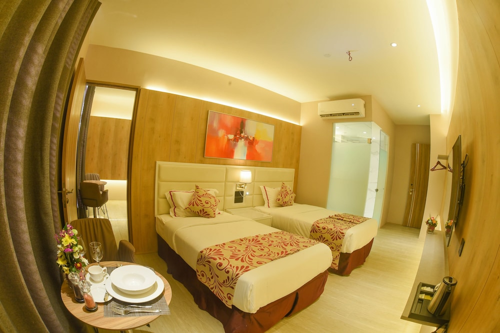 Red Hotel Cubao 24/64