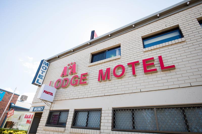 A&A Lodge Motel Emerald 2/36