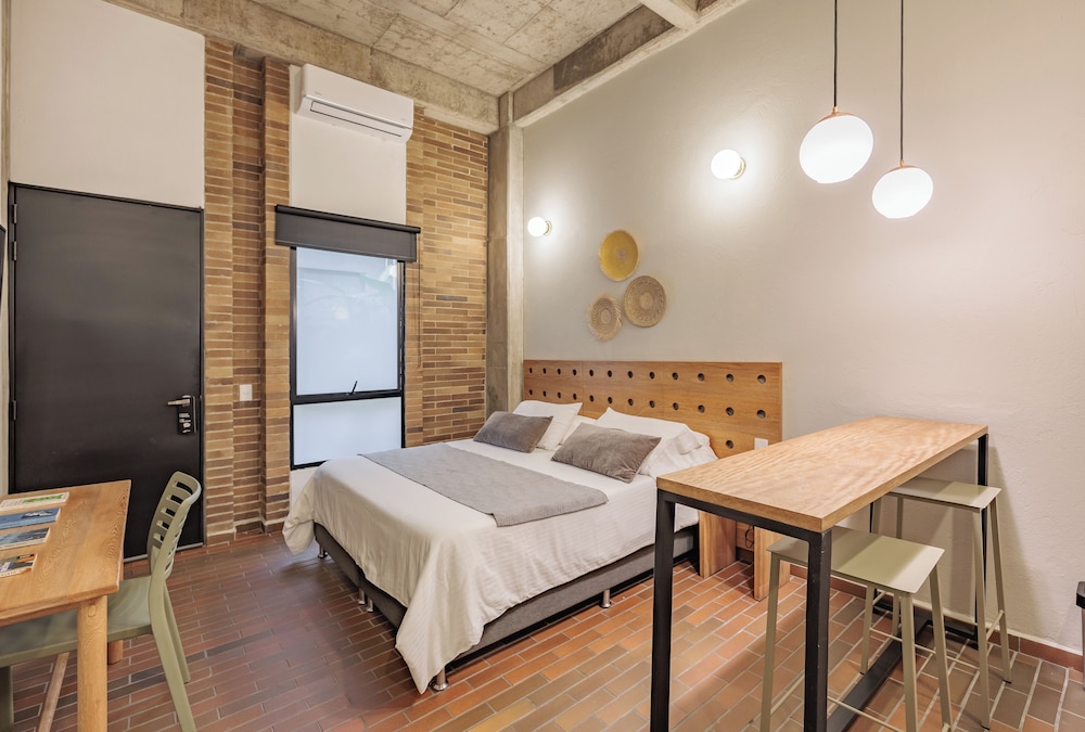 The Somos Flats Laureles 13/49