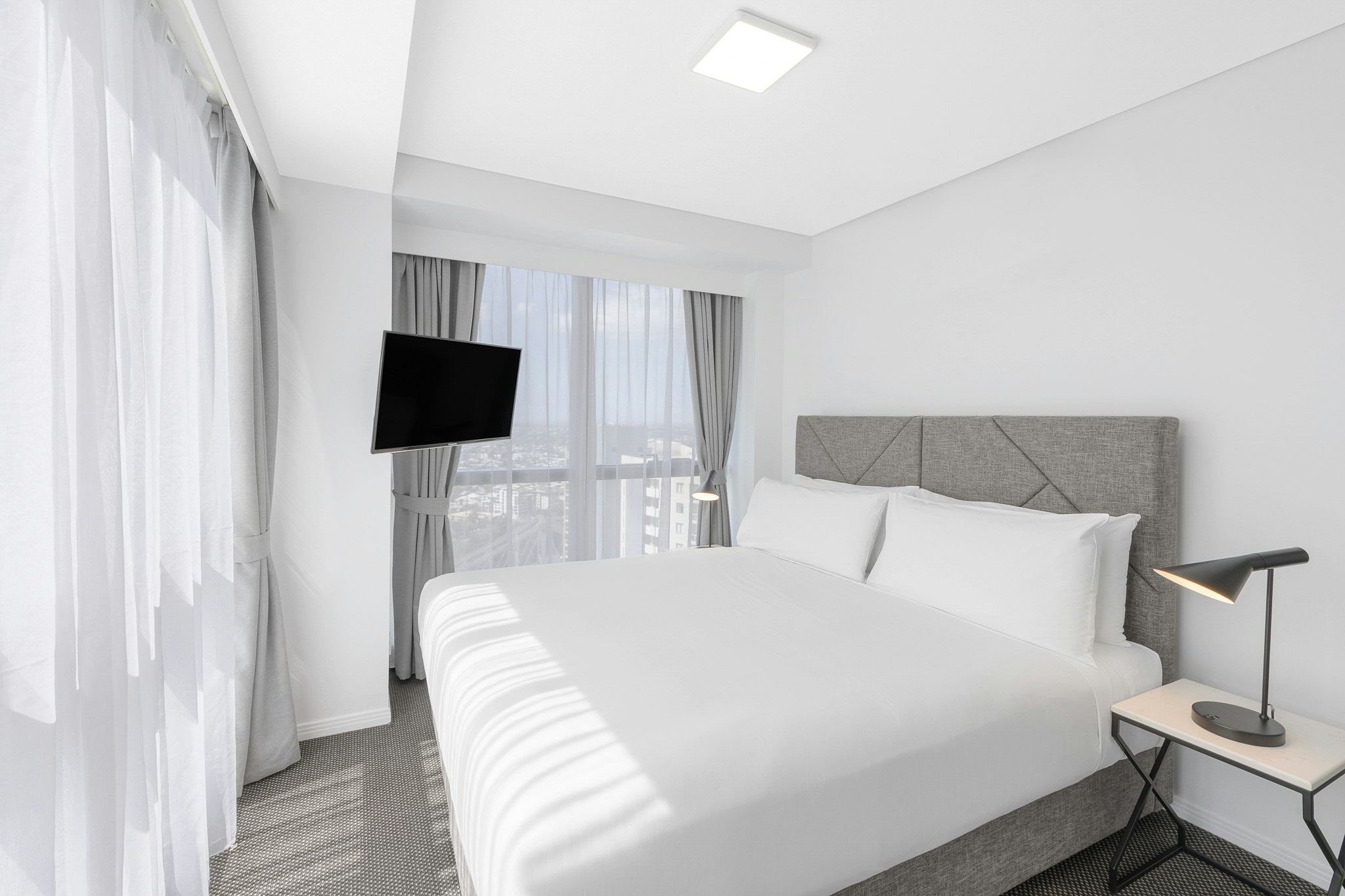Meriton Suites Adelaide Street 7/17