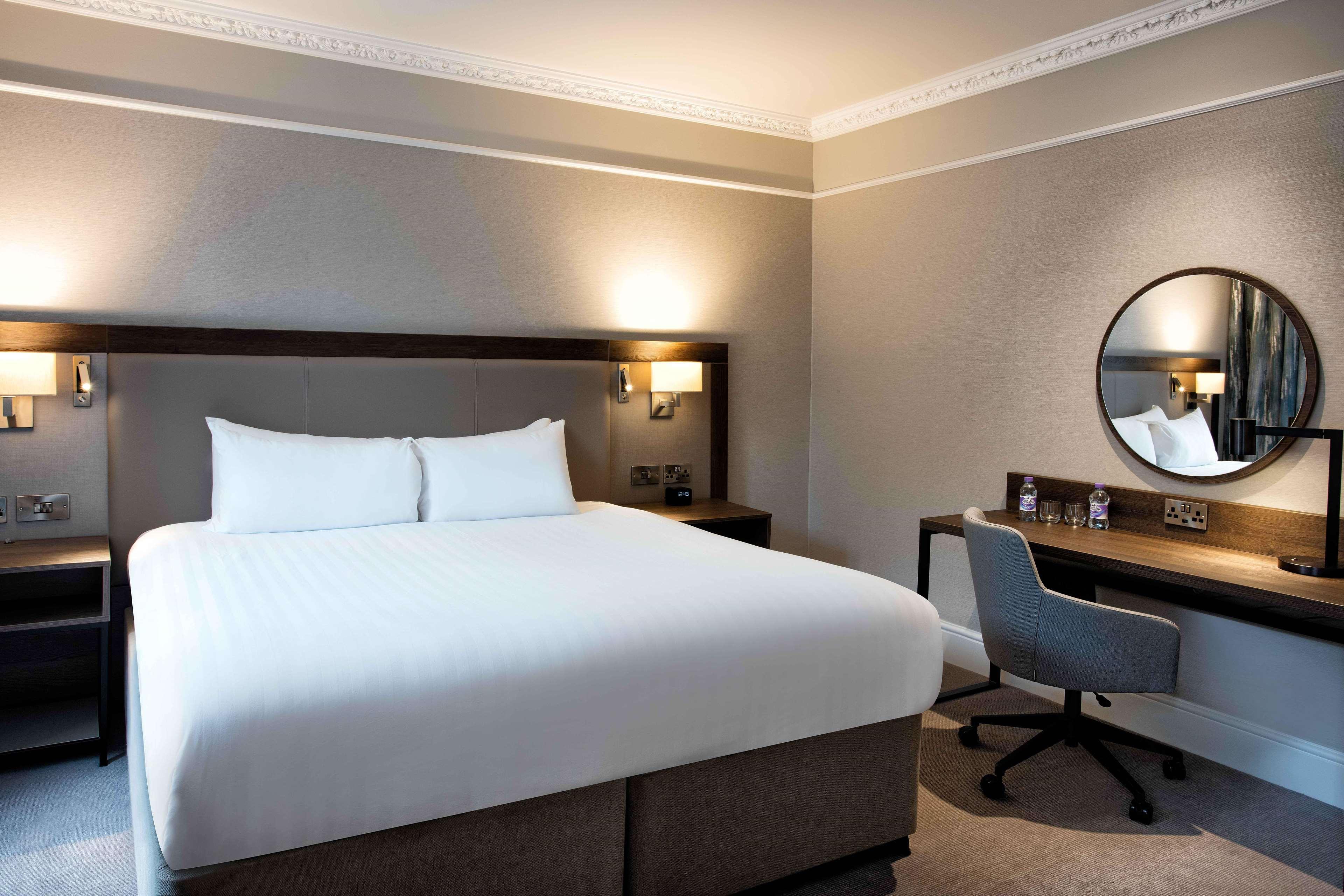 EXECUTIVE, QUEEN BED