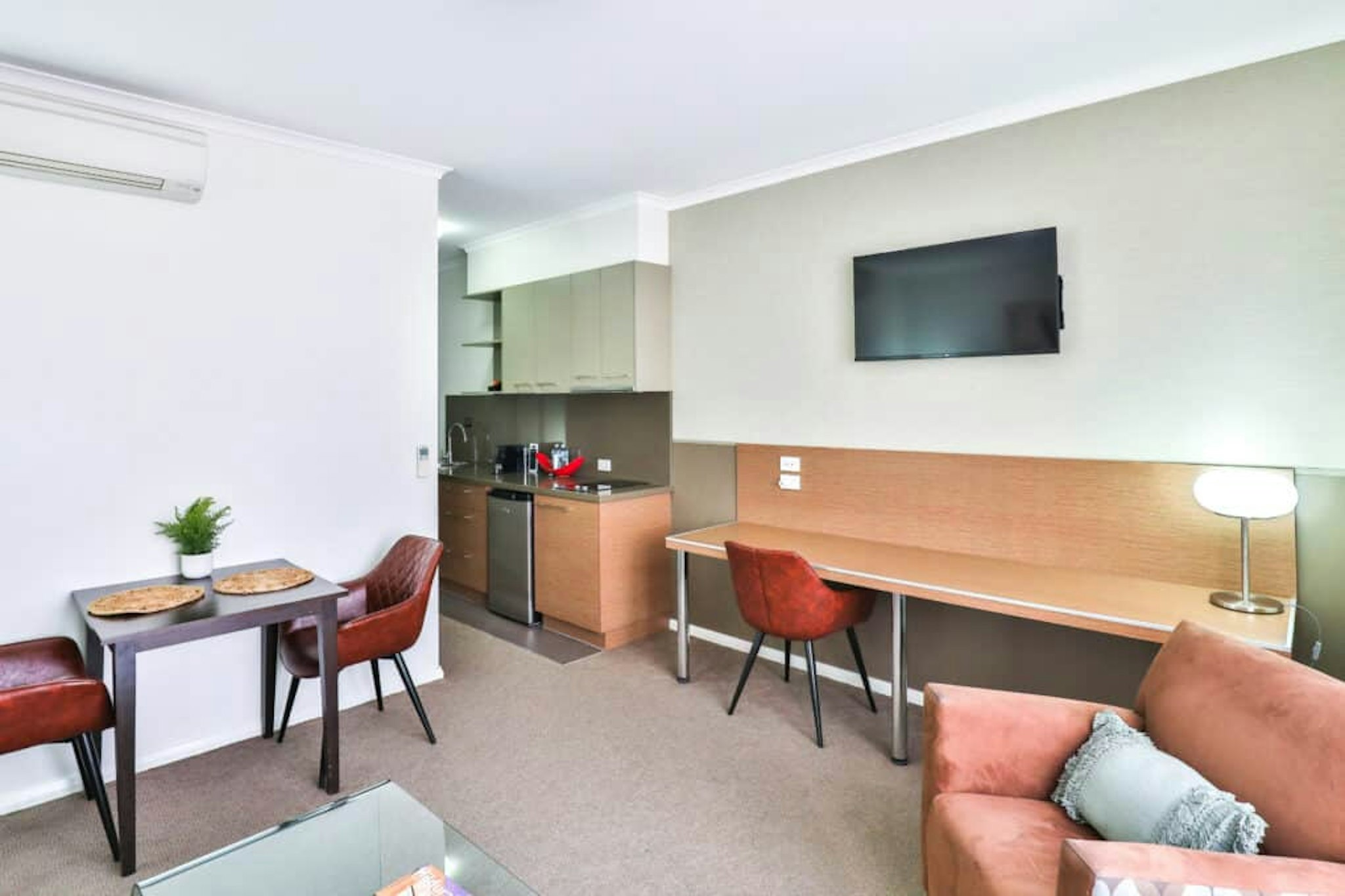 Indulge Apartments Ontario 3/10