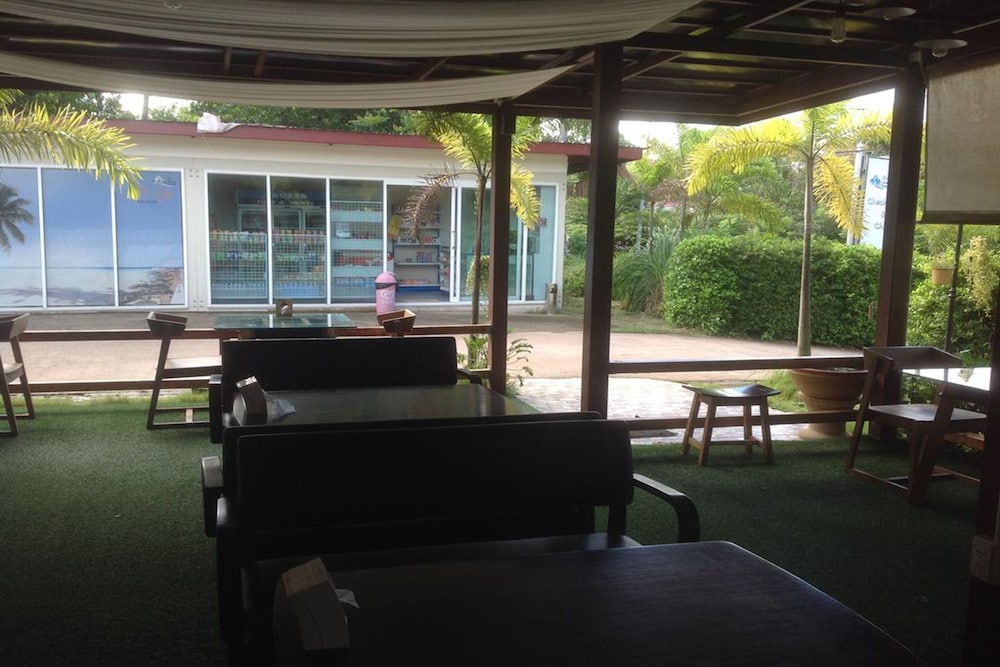 Check In & Chill Out Laem Sok Pier 18/28