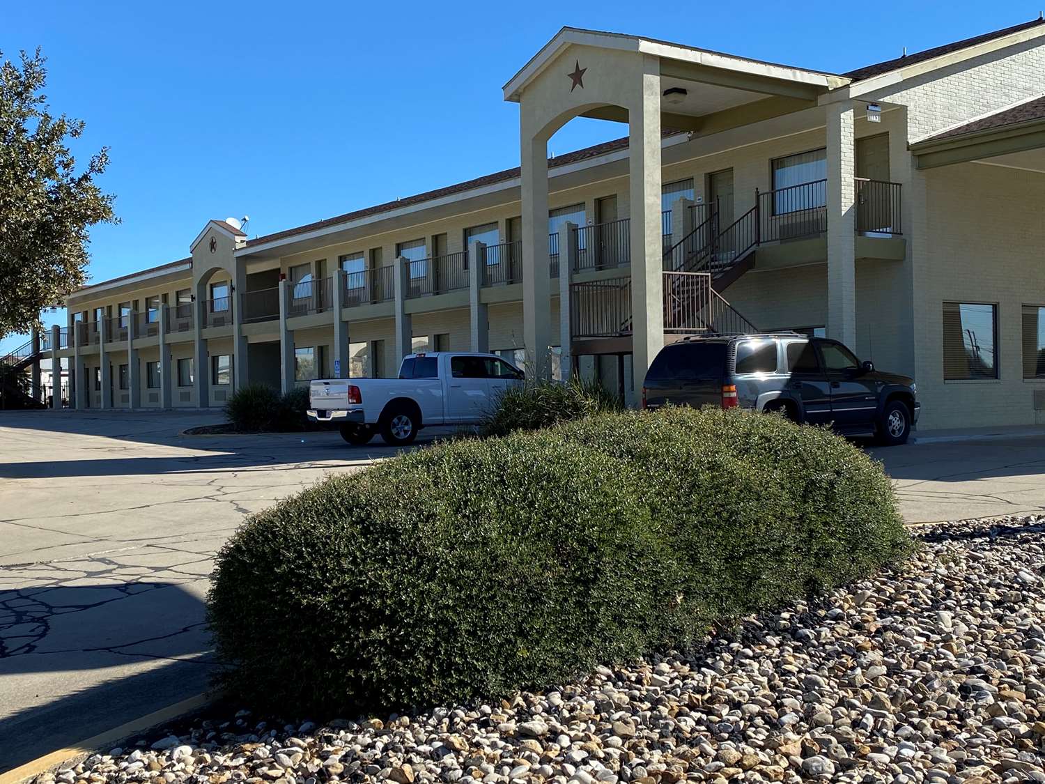 SureStay Hotel by Best Western Floresville 28/29
