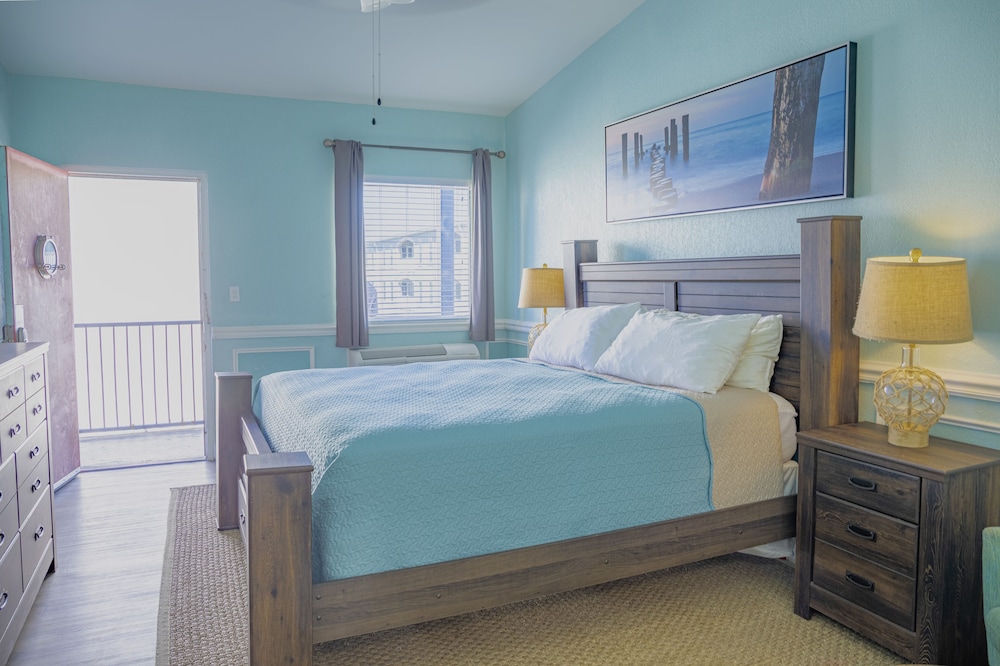 Sea And Breeze Hotel And Condo 24/49