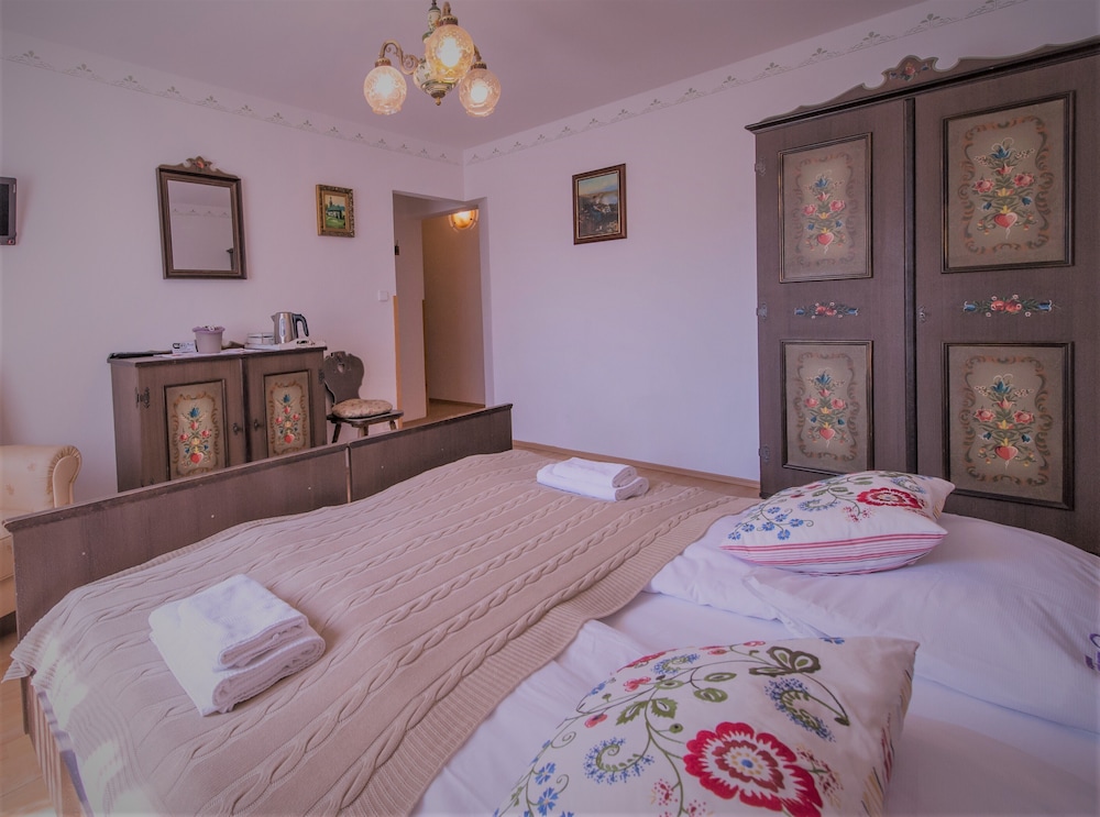 COMFORT, DOUBLE OR TWIN BED