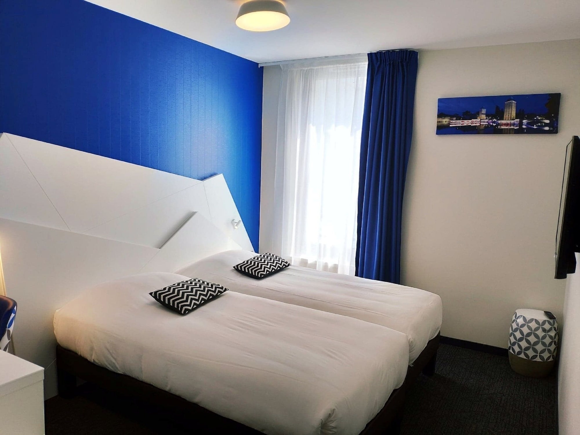 ROOM, TRIPLE