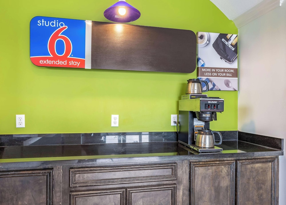 Studio6 Orange, TX 8/42