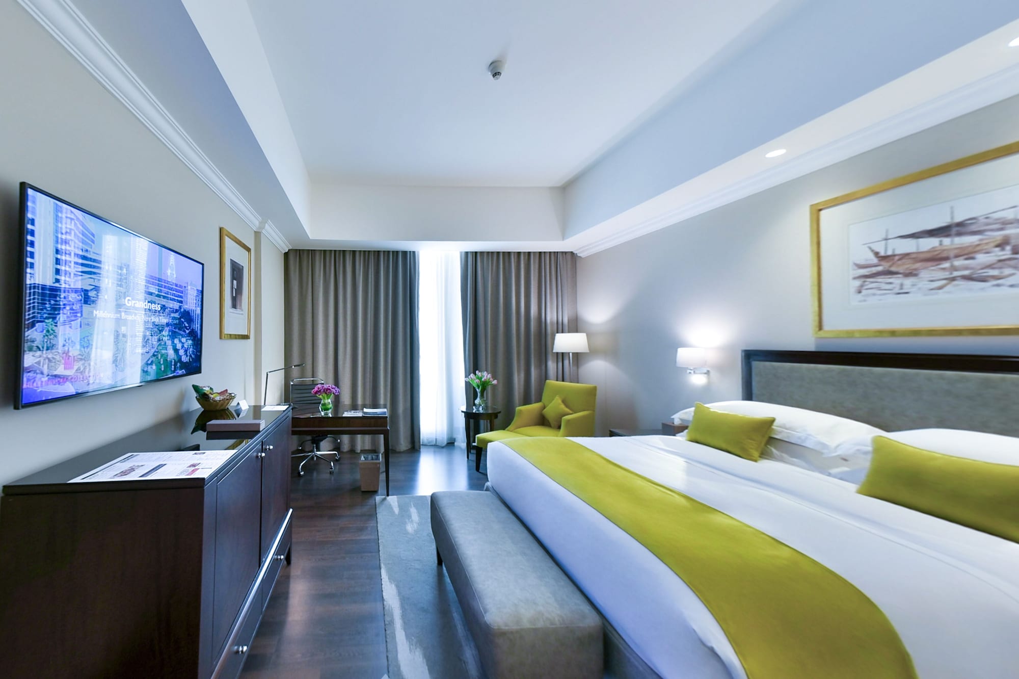 EXECUTIVE, KING BED