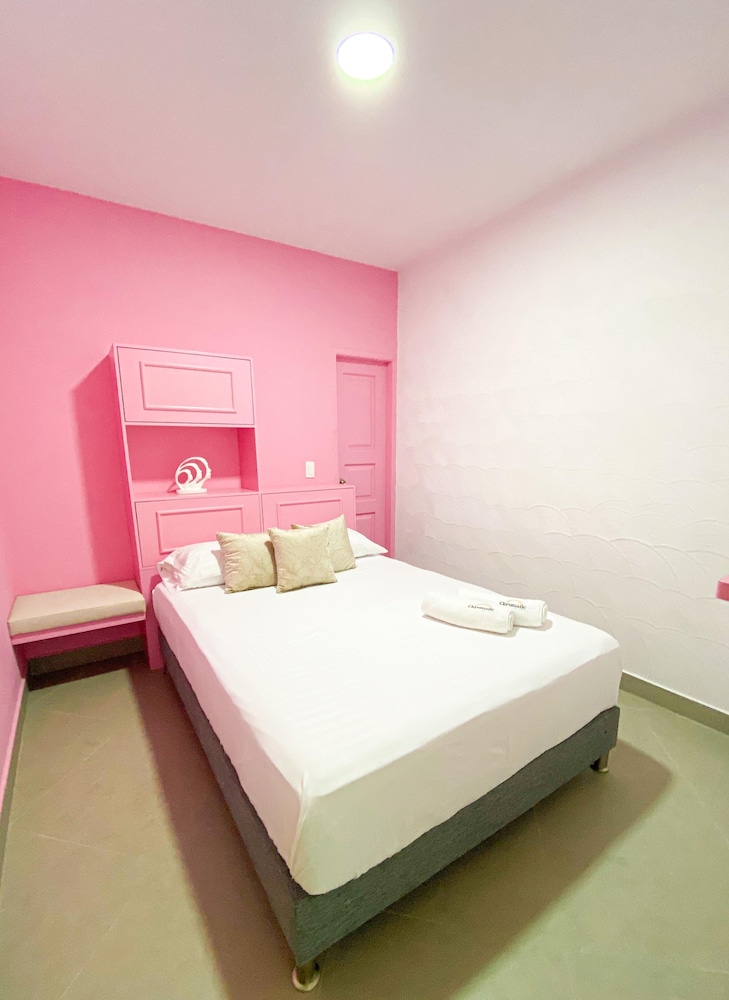 Hotel Chromatic 19/50