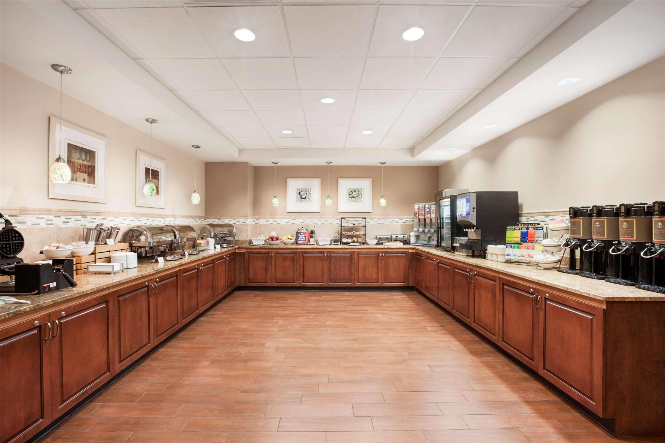 Country Inn & Suites by Radisson, Virginia Beach (Oceanfront) 9/35