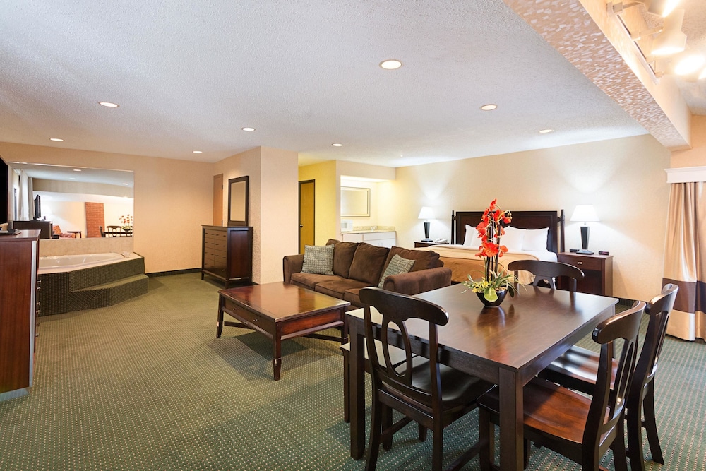 Quality Inn Parkersburg North Vienna 26/31
