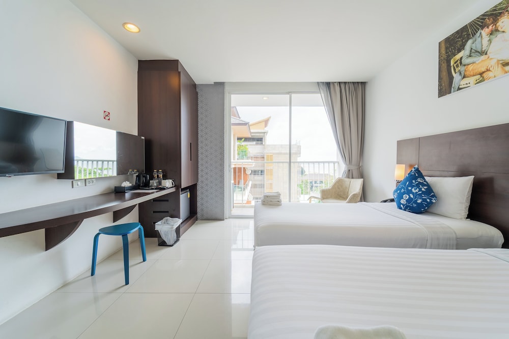 Rodina Beach Hotel 55/74