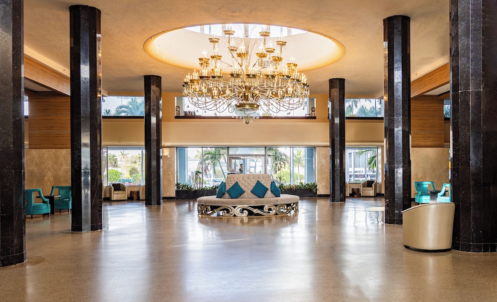 Sherry Frontenac Oceanfront Hotel 7/49