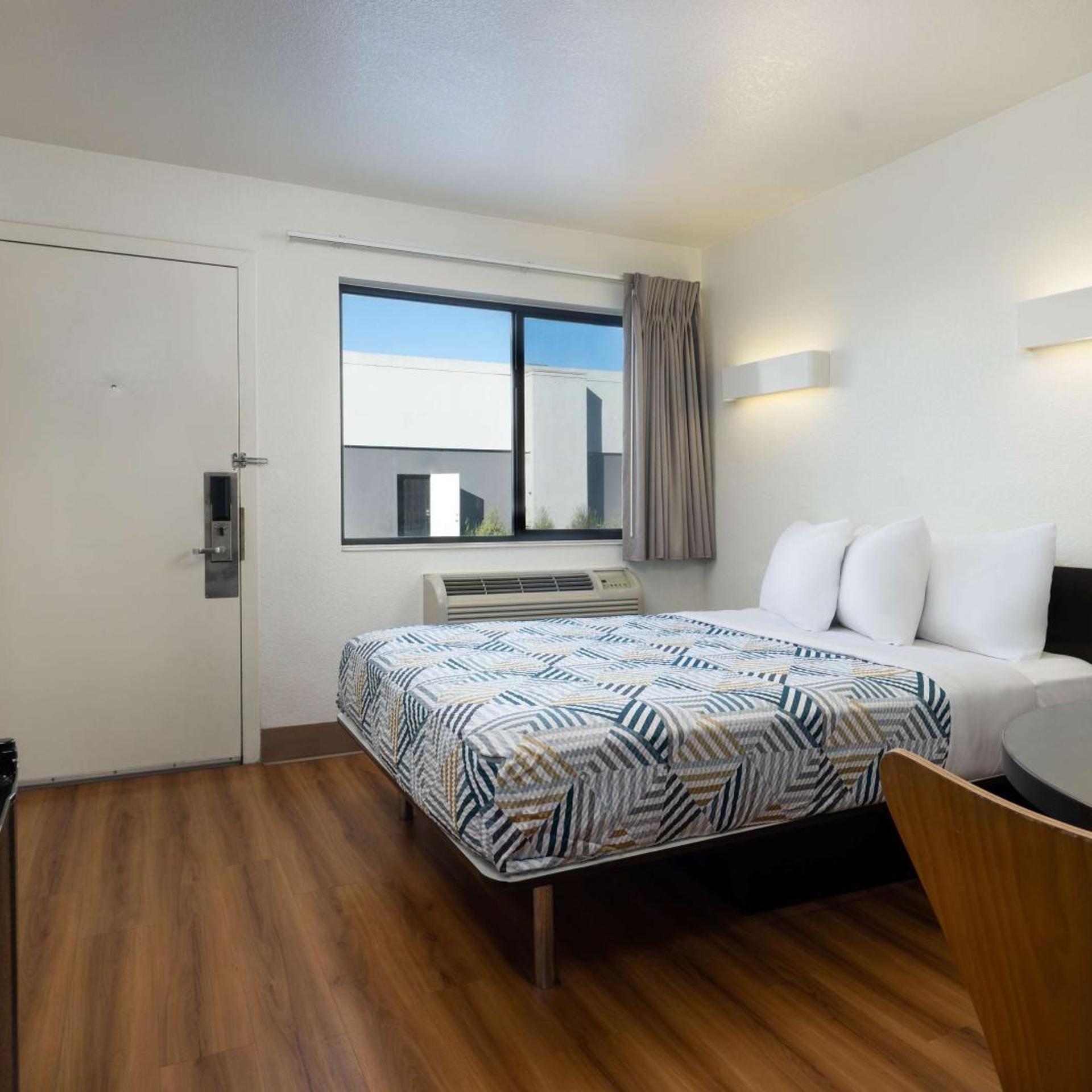 1 Full Bed - ADA/RI Shower/Micfridge