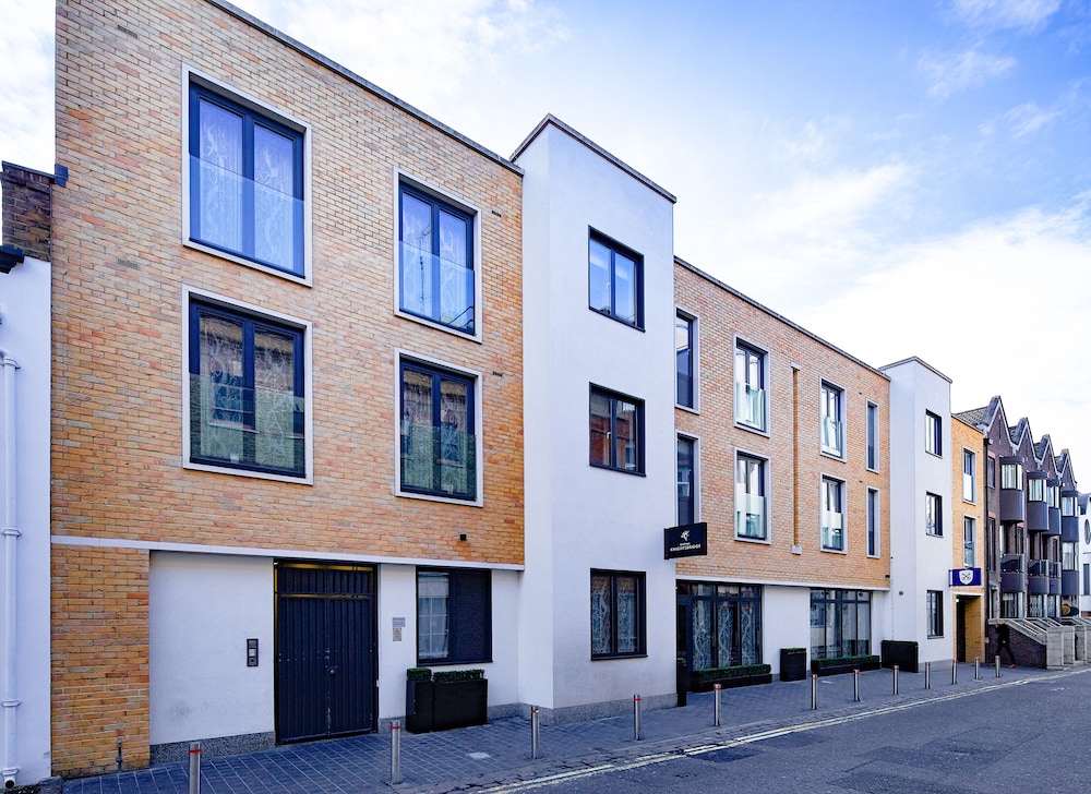 Cheval Knightsbridge 44/50