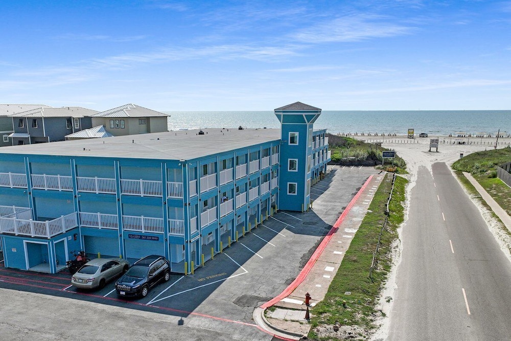 Seaside Boutique Hotel, Waves At Your Doorstep 1/50