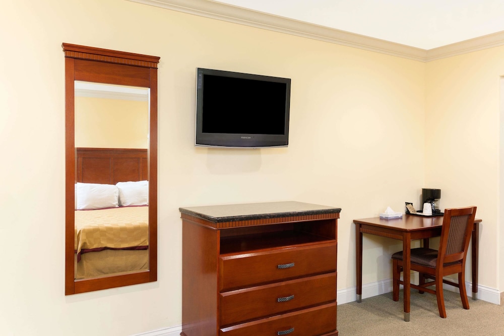 Travelodge By Wyndham Brea 24/29