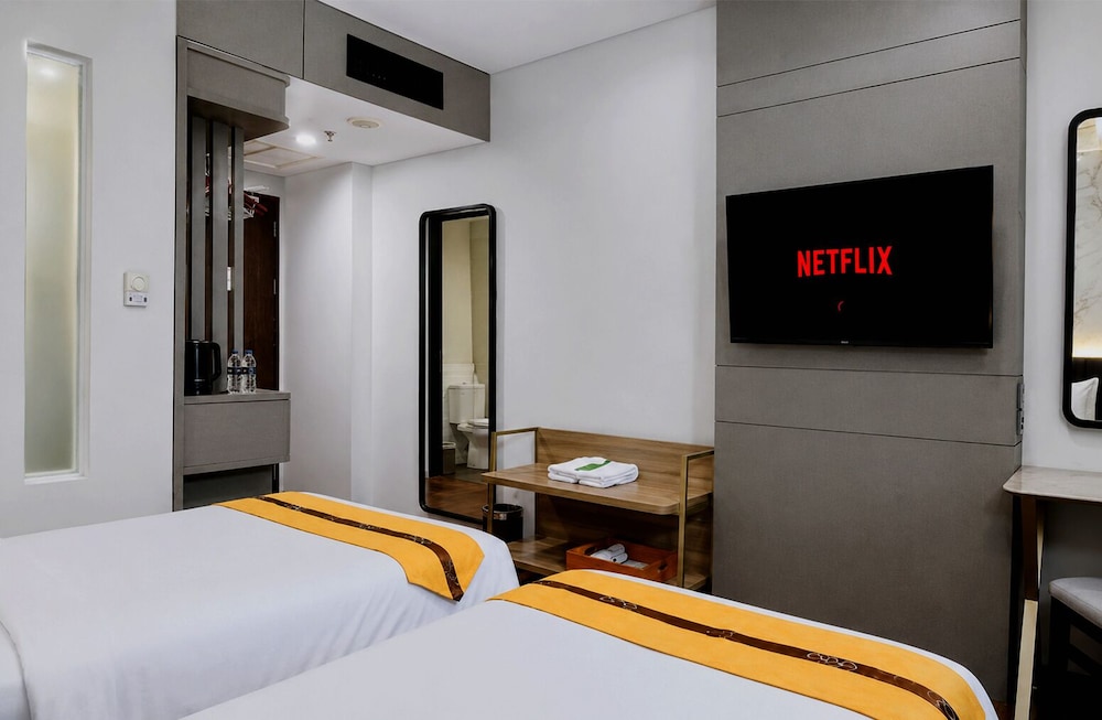 Signature, Twin Beds, Oria Hotel 2/8