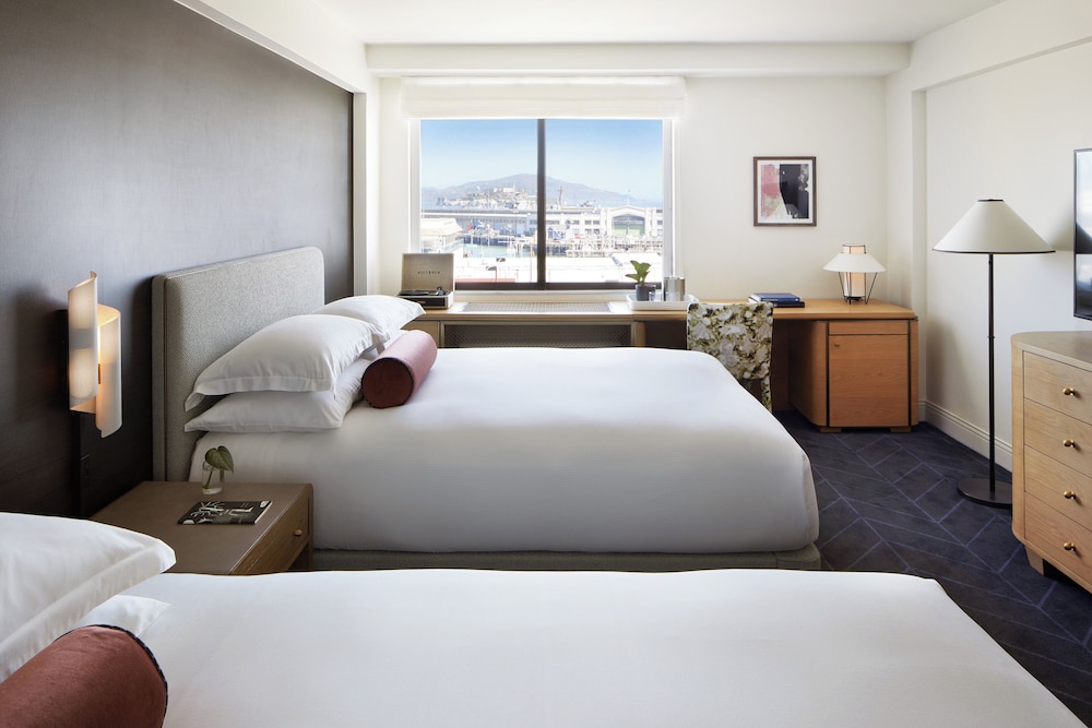 Premium, 2 Queen Beds, Bay View