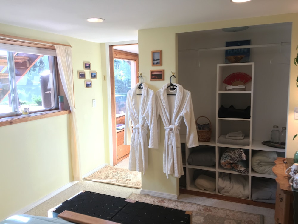 Cottage Lake Bed And Breakfast 19/50