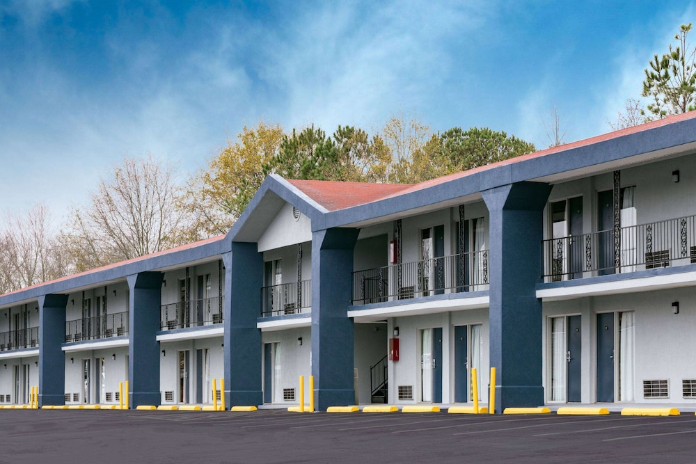 Super 8 By Wyndham Locust Grove 1/30