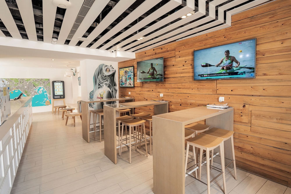 Hotel Ryans La Marina 55/69