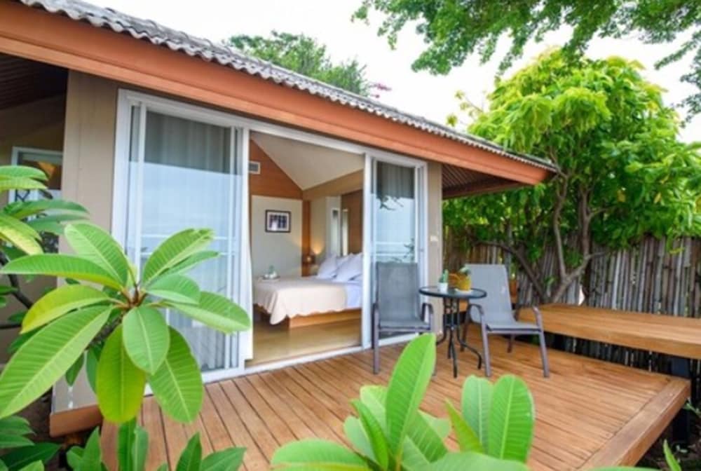 Veranda Lodge 2/30