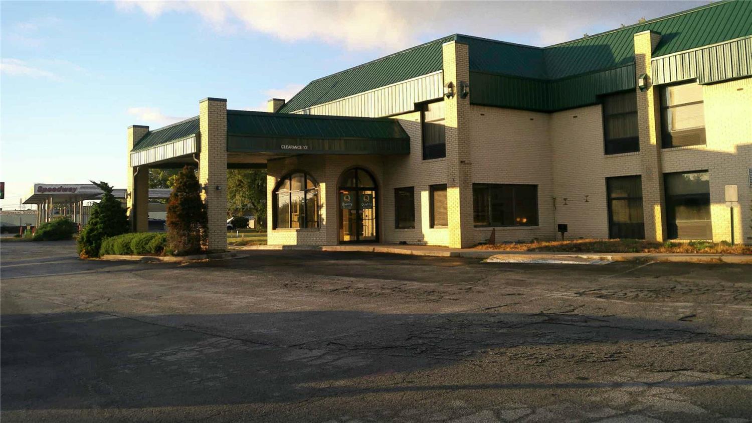 Lafayette Inn & Suites 3/48