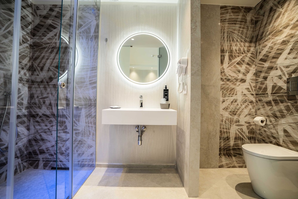 LUXURY, STUDIO, SUITE