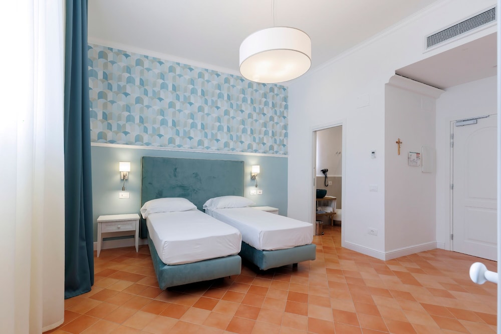 غرفة كلاسيكية ثلاثية، D'Amalfi Hospitality 4/9