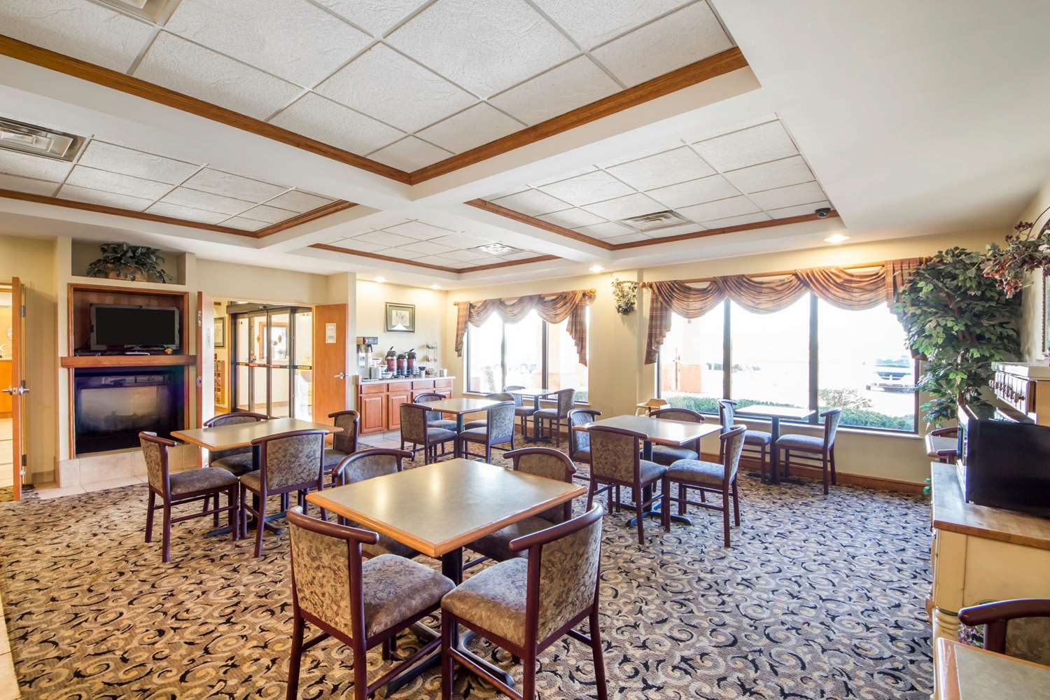 Quality Inn and Suites MidAmerica Industrial Park Area 17/21