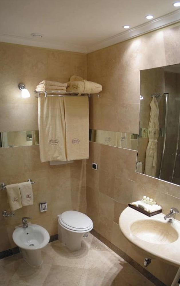Tombolo Talasso Resort 70/72