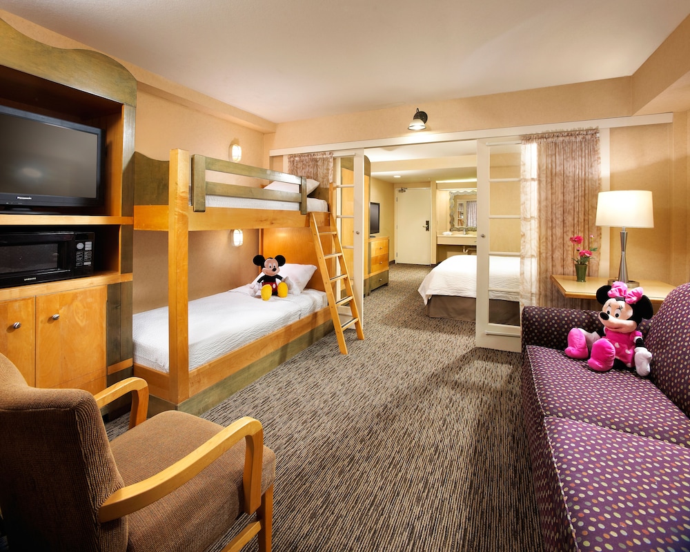 Anaheim Portofino Inn and Suites 27/30