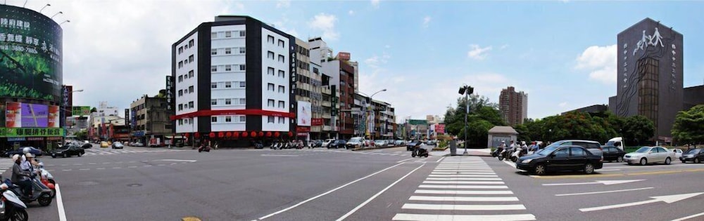 Ai-Lai Fashion Hotel 50/72