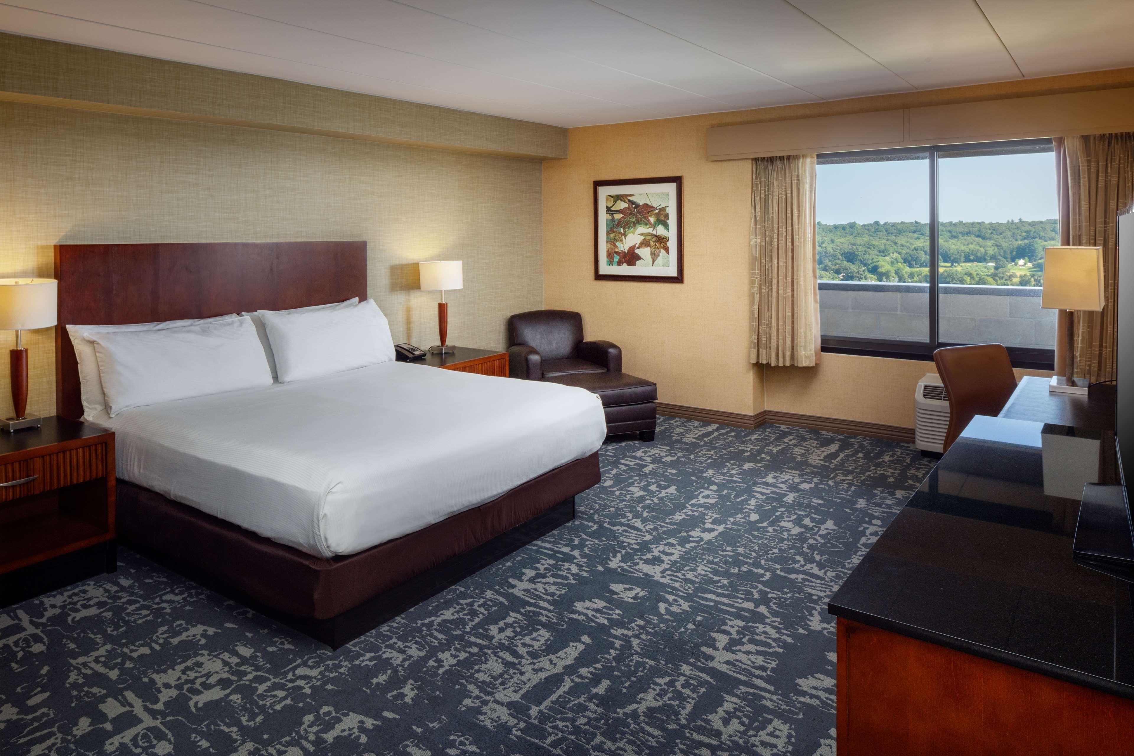 Room, King Bed, Executive Lounge Access, Accessible