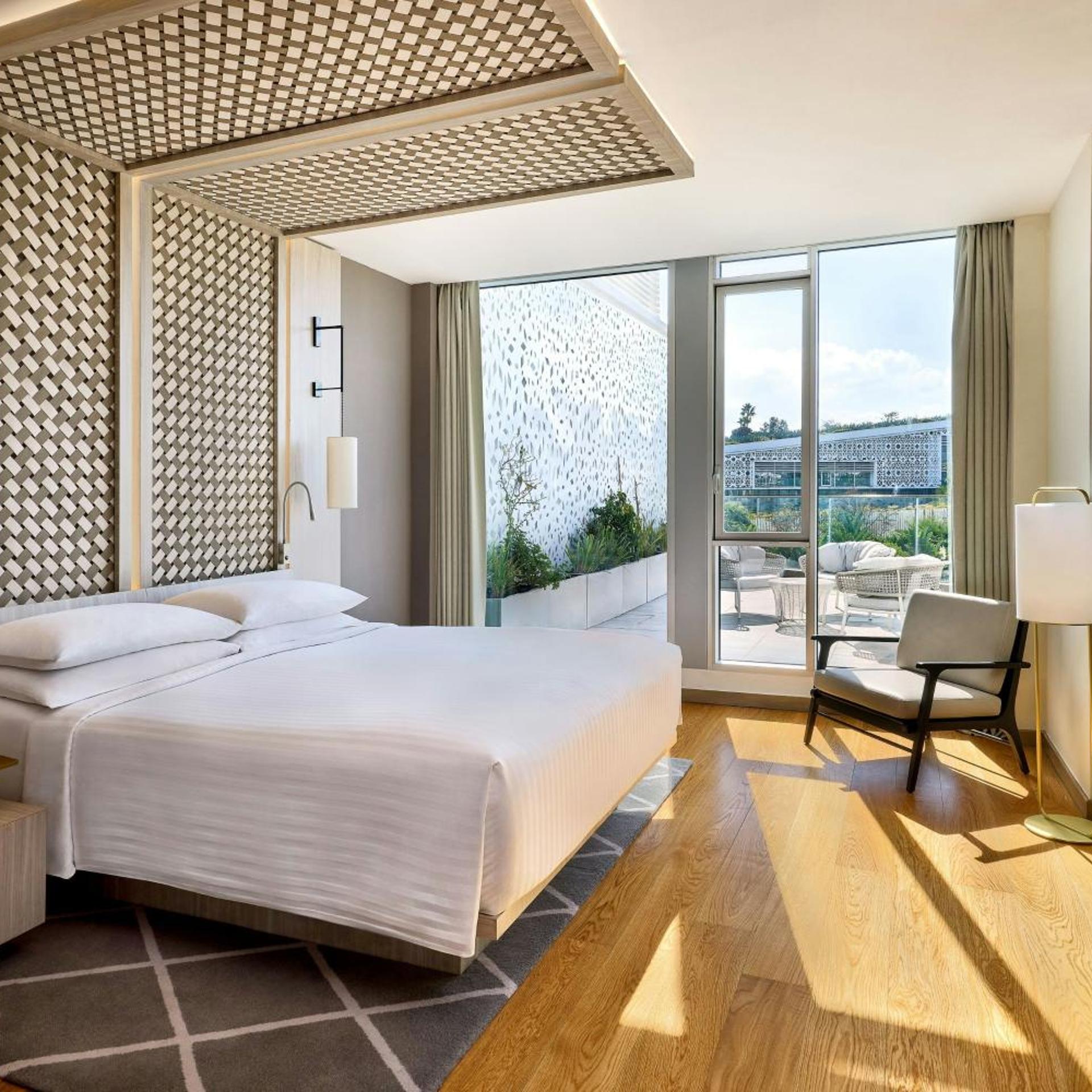 Panorama, Executive, Suite, King Bed, Club Floor