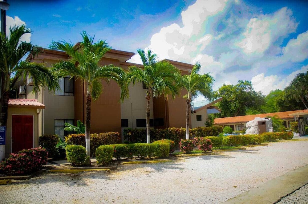 Hotel And Villas Huetares 35/50