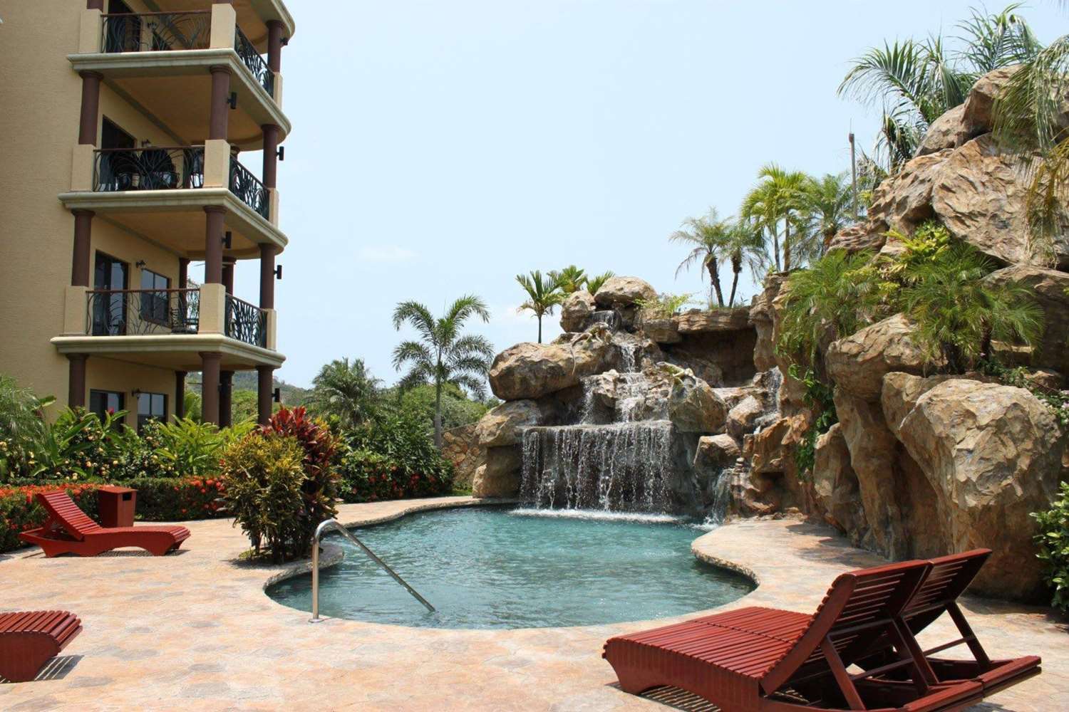 Clarion Suites Roatan at Pineapple Villas 43/46