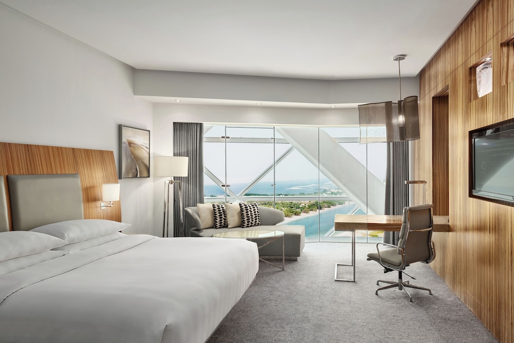 ROOM, KING BED