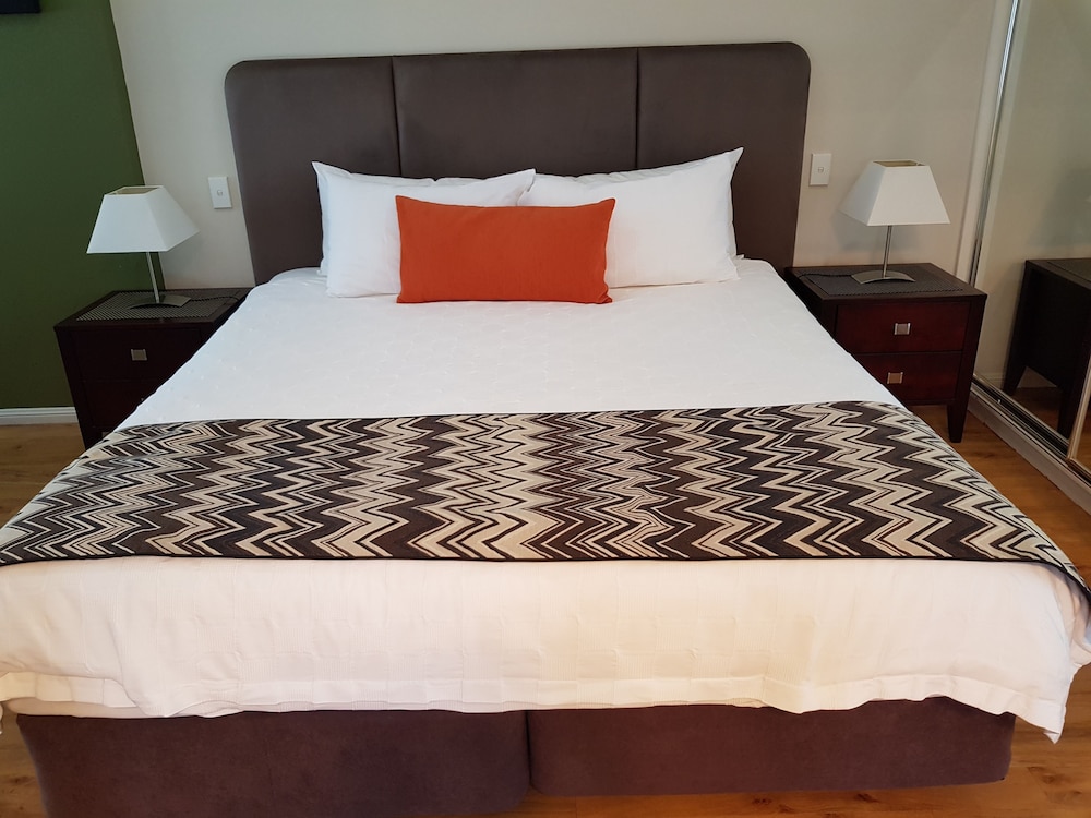 Camelot Boutique Accommodations 16/54