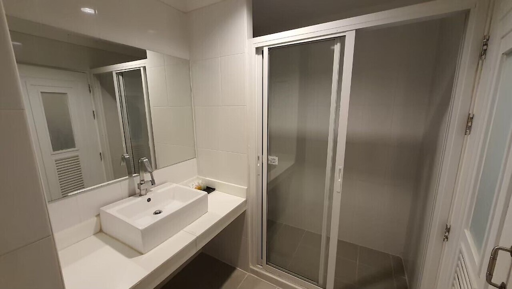 Sunday Platinum Suites 47/50